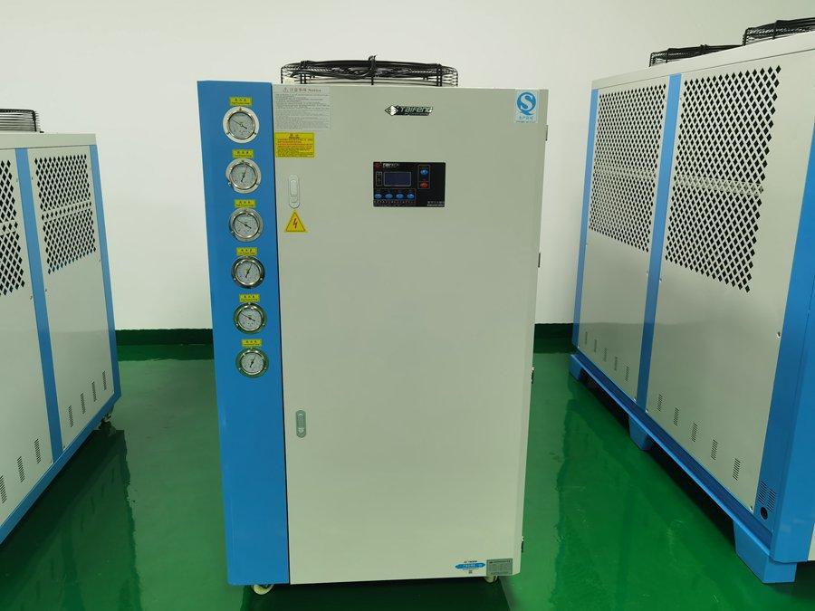 冷水机控制系统的核心技术是什么？